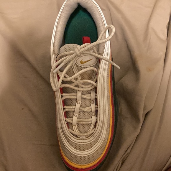 Hi i am selling some Nike Air Max 97’s They are size 10 in really good condition - Picture 3 of 4